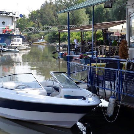 Splav Guest Hause Gusar Ξενοδοχείο Βελιγράδι Εξωτερικό φωτογραφία