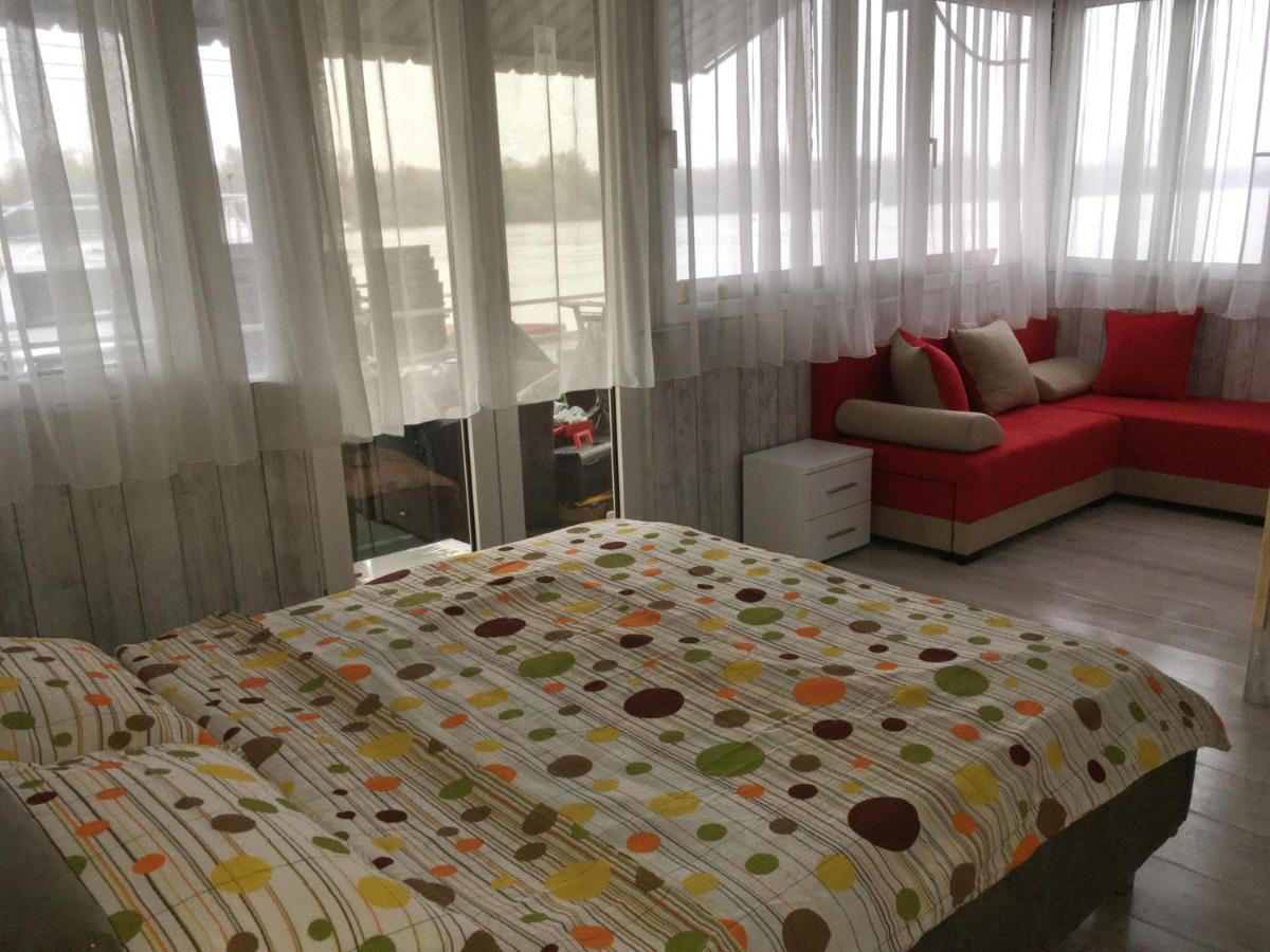 Splav Guest Hause Gusar Ξενοδοχείο Βελιγράδι Εξωτερικό φωτογραφία